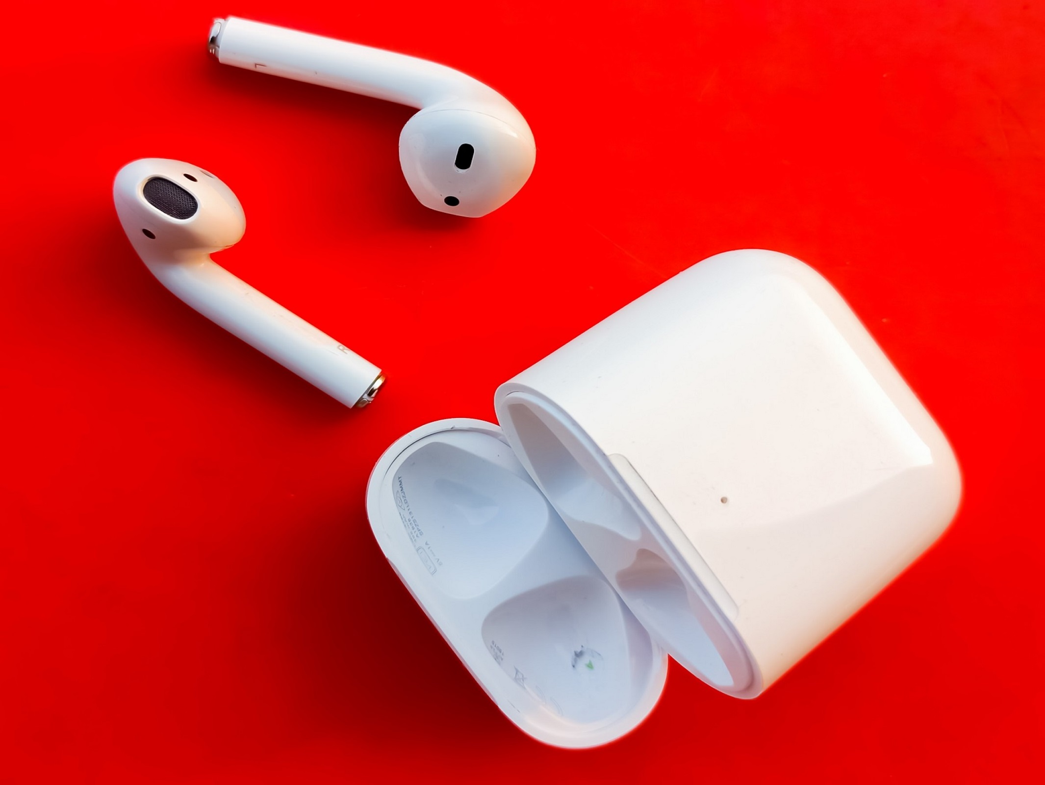 Top 10 Apple Headphones and Earbuds and Their Features