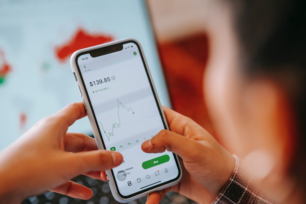 10 Best Stock Trading Apps in the UK for Beginners in 2023